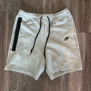 NWOT Nike TECH Men's Light Gray Shorts size XL